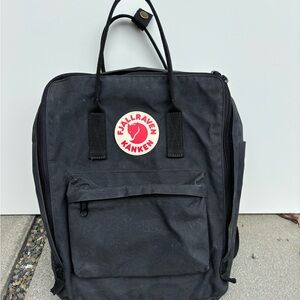 Fjallraven Kanken classic water resistant backpack